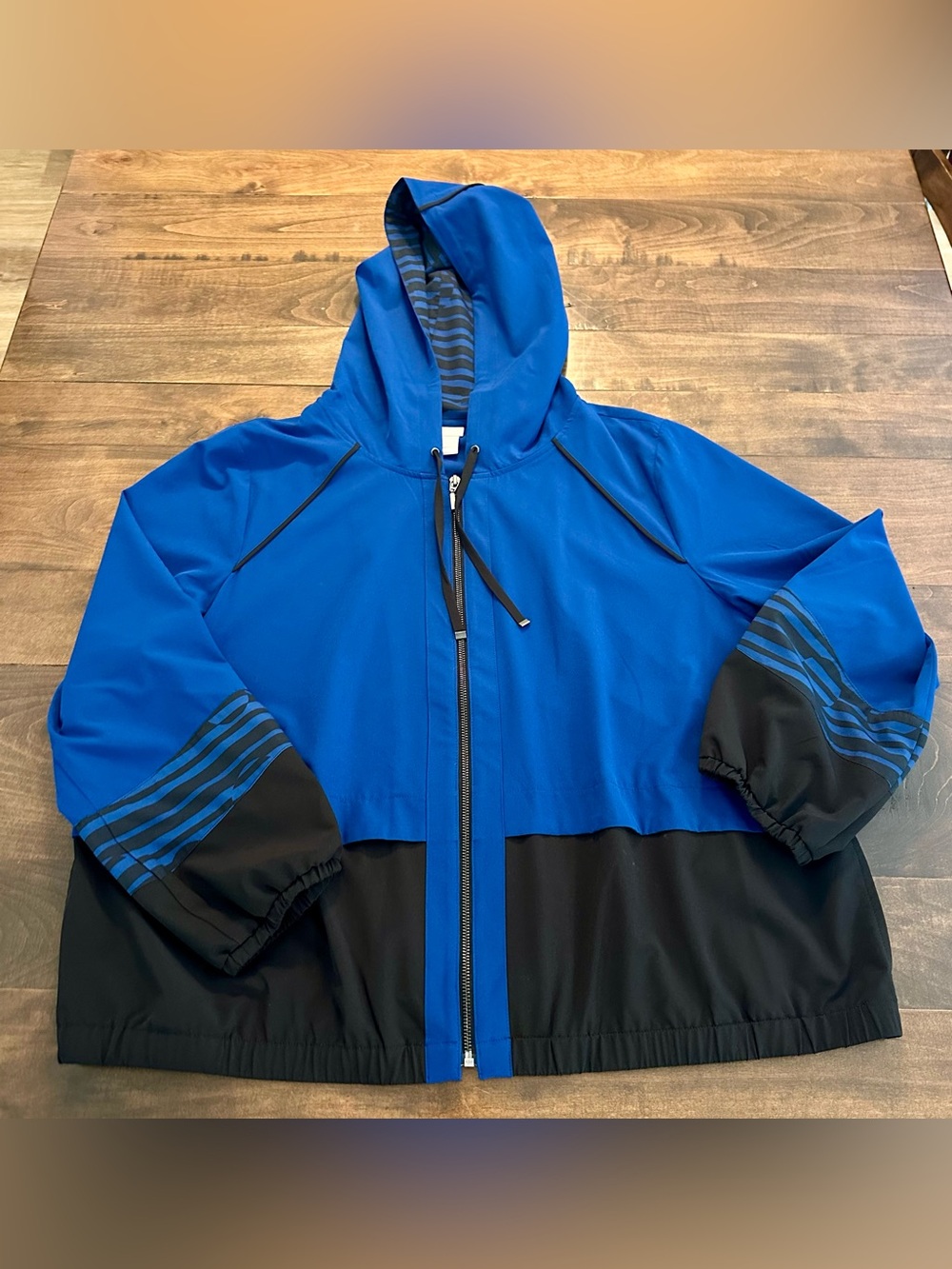 🌟 Chico's Royal Blue and Black Hooded Windbreaker